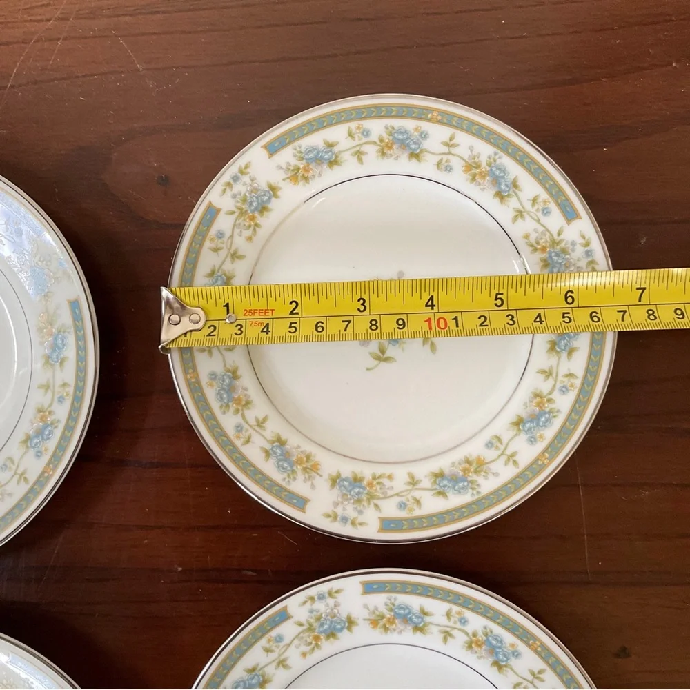 Four Crown China four bread